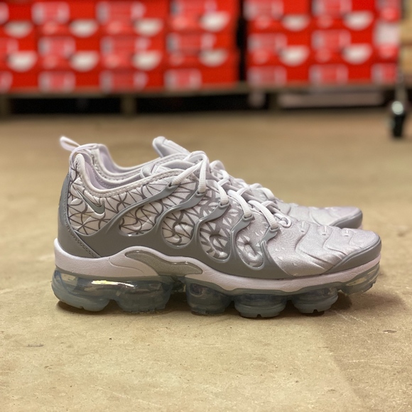 Nike Other - Nike Air Vapormax Plus Mens Running Shoes Size 8